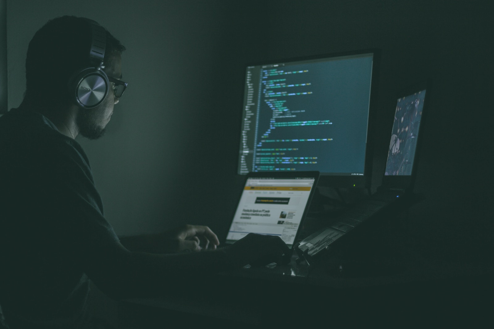 Staying One Step Ahead: How to Recognize and Avoid Typical Scams on Facebook for Business Page Owners